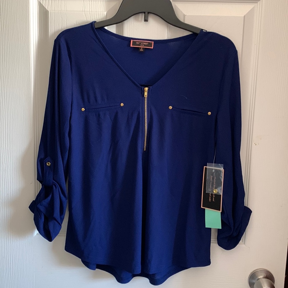 ❤️‍🔥4/$20❤️‍🔥50th street petite NWT silky temperature control pockets zip v-neck
